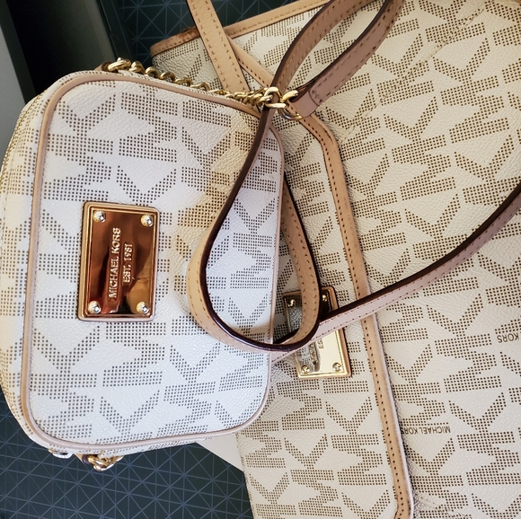 SALE Michael Kors 2pcs purse - Picture 2 of 7